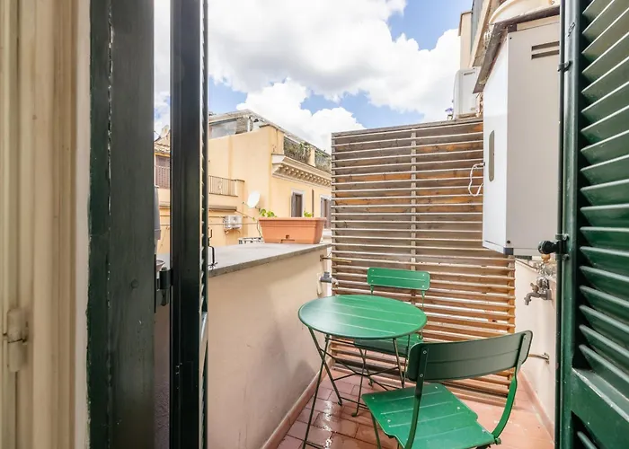 Piazza Navona Rooftop Retreat S *